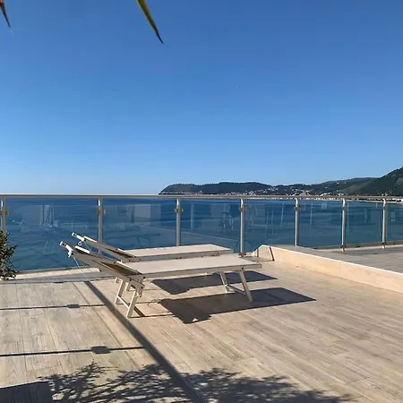 Attico Vista Mare Ad Apartment *