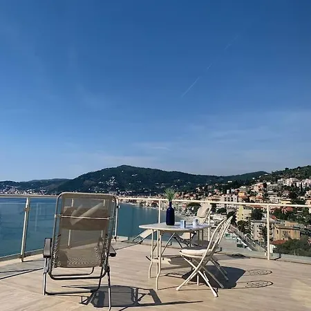 Attico Vista Mare Ad 아파트 알라시오