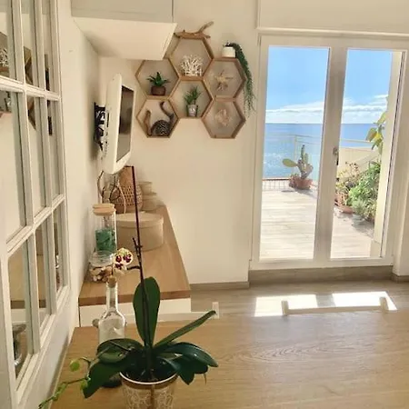 Attico Vista Mare Ad 아파트