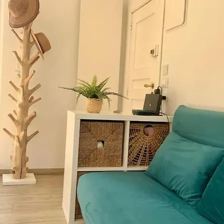 Attico Vista Mare Ad 알라시오