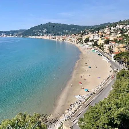 Attico Vista Mare Ad Apartment Alassio