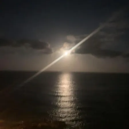 Attico Vista Mare Ad * 알라시오
