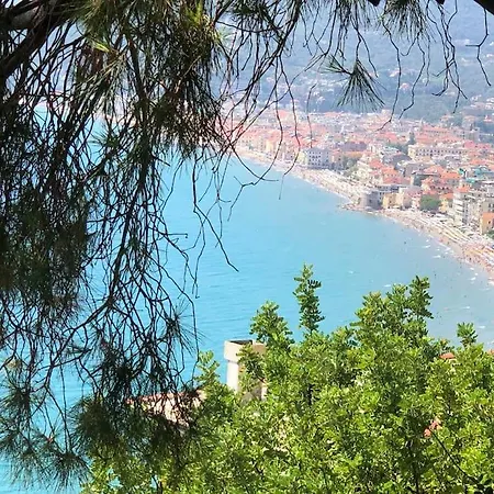 Attico Vista Mare Ad * 알라시오