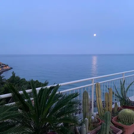 Attico Vista Mare Ad Apartamento *